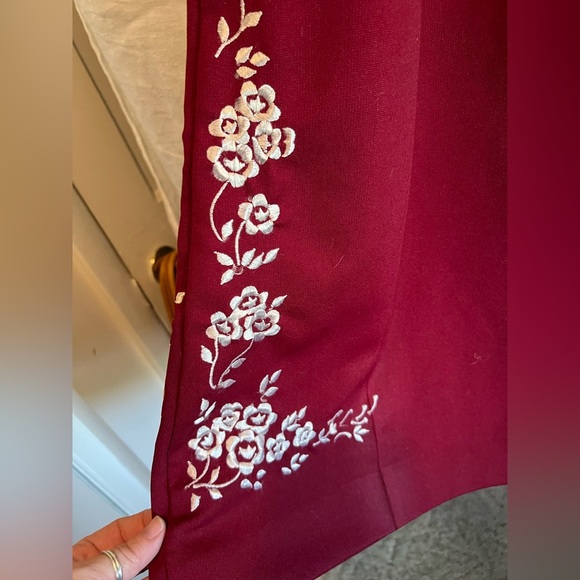 Vintage Elegant Red Wide Leg Trousers with White Embroidery - Picture 6 of 14